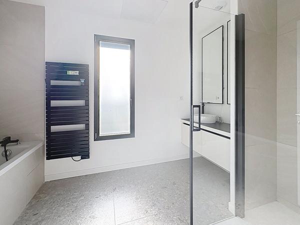 Maison contemporaine neuve à vendre à Juigné sur Loire - 4 chambres dont vie de plain-pied avec jardin et vue sur la campagne