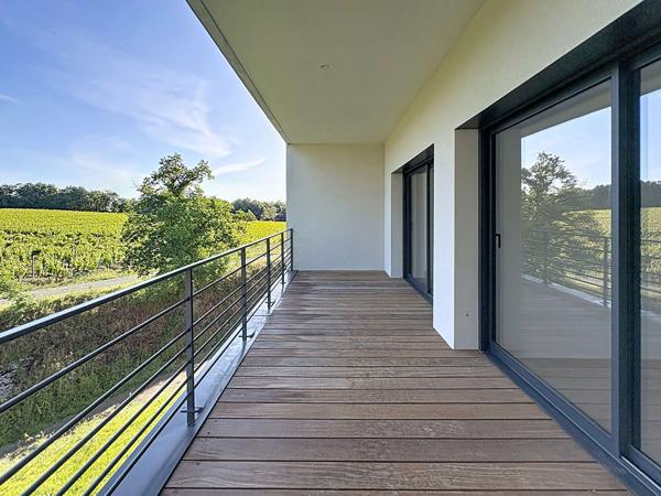 Maison contemporaine neuve à vendre à Juigné sur Loire - 4 chambres dont vie de plain-pied avec jardin et vue sur la campagne