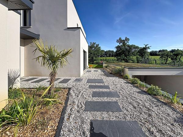 Maison contemporaine neuve à vendre à Juigné sur Loire - 4 chambres dont vie de plain-pied avec jardin et vue sur la campagne
