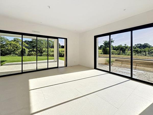 Maison contemporaine neuve à vendre à Juigné sur Loire - 4 chambres dont vie de plain-pied avec jardin et vue sur la campagne