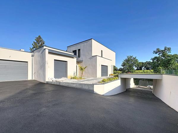 Maison contemporaine neuve à vendre à Juigné sur Loire - 4 chambres dont vie de plain-pied avec jardin et vue sur la campagne