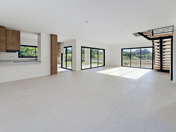 Maison contemporaine neuve à vendre à Juigné sur Loire - 4 chambres dont vie de plain-pied avec jardin et vue sur la campagne