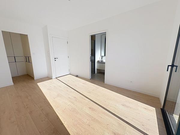 Maison contemporaine neuve à vendre à Juigné sur Loire - 4 chambres dont vie de plain-pied avec jardin et vue sur la campagne