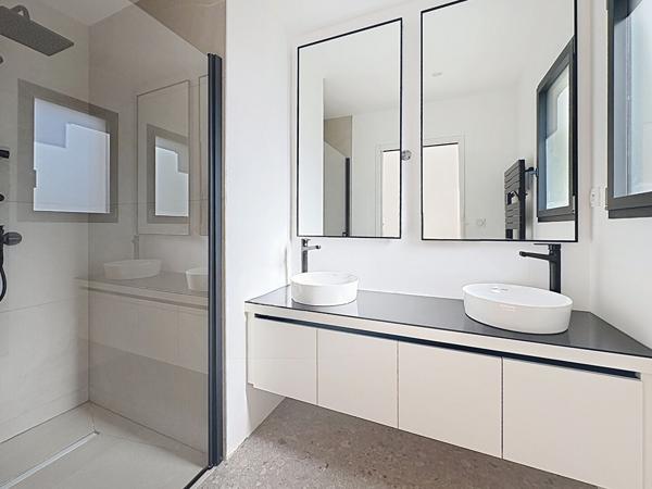 Maison contemporaine neuve à vendre à Juigné sur Loire - 4 chambres dont vie de plain-pied avec jardin et vue sur la campagne