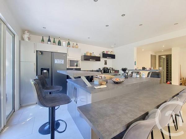 Maison à vendre  6 pièces - 181,68 m 2   LES ARCS  - 83