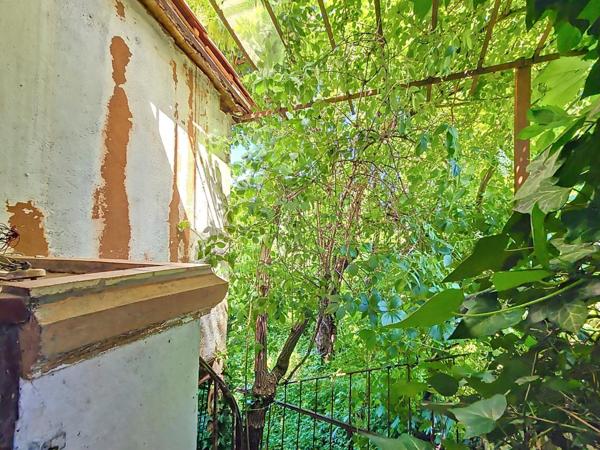 Le Bousquet d'Orb – Ensemble immobilier de 235 m² à rénover avec extérieur