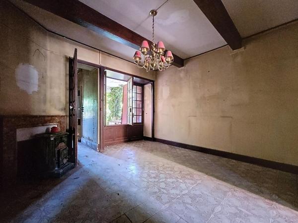 Le Bousquet d'Orb – Ensemble immobilier de 235 m² à rénover avec extérieur