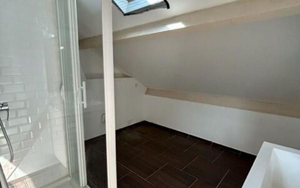 Immeuble à vendre    4 pièces •  Villenoy