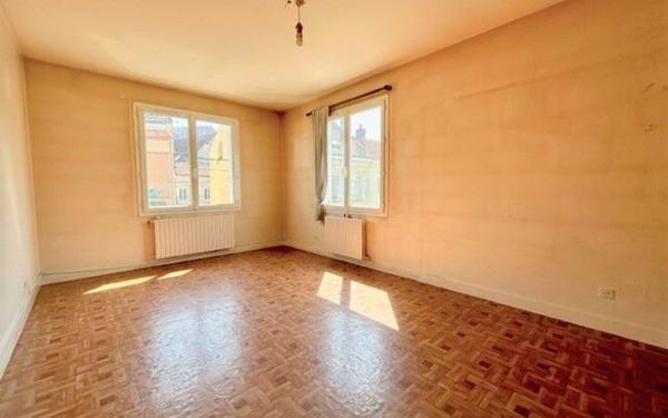 Immeuble à vendre    4 pièces •  Villenoy