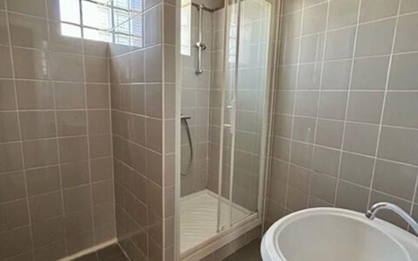 Immeuble à vendre    4 pièces •  Villenoy