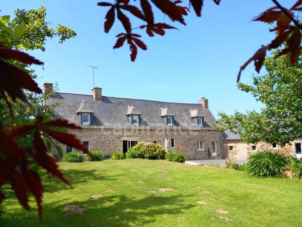 MAISON EN PIERRE RENOVEE PLOUGUIEL (22)