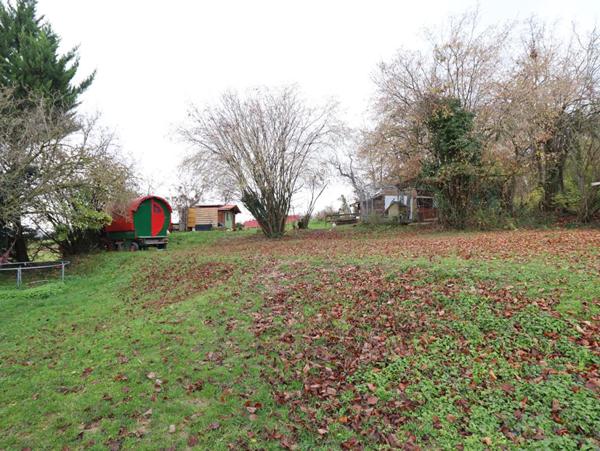 Maison Chaptuzat 5 pièce(s) 120 m2 environs + 4ha de terrain avec source