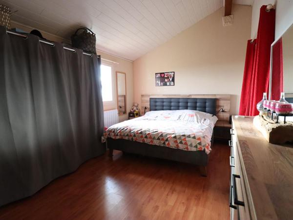 Maison Chaptuzat 5 pièce(s) 120 m2 environs + 4ha de terrain avec source