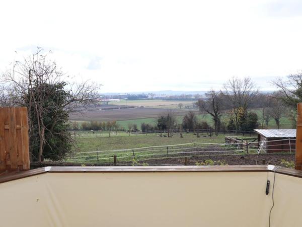 Maison Chaptuzat 5 pièce(s) 120 m2 environs + 4ha de terrain avec source