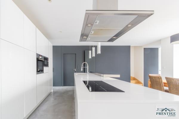 THARON-PLAGES - PLAGE DE COMBERGE - VILLA BALNÉAIRE 205 M2 - PISCINE - TERRAIN 1368 M2