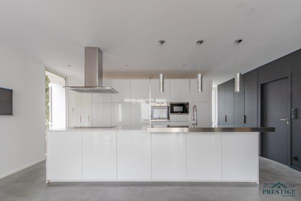 THARON-PLAGES - PLAGE DE COMBERGE - VILLA BALNÉAIRE 205 M2 - PISCINE - TERRAIN 1368 M2