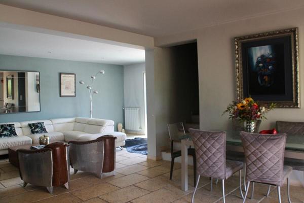 Maison/Villa ancien Mas 206m2 - 6 pièces- jardin avec piscine