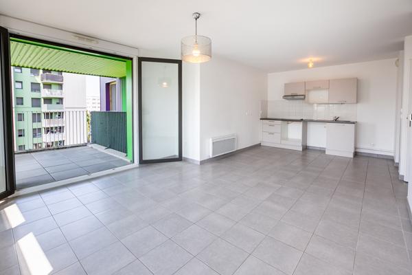 Appartement t3 dans immeuble récent avec balcon sur verdure