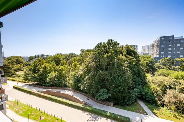 Appartement t3 dans immeuble récent avec balcon sur verdure