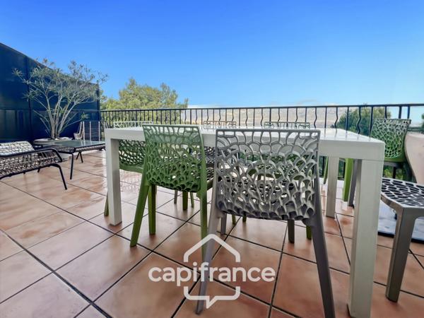 RARE SUR LE DOMAINE de PONT ROYAL, Appartement meublé de 63 m2 CLIMATISE, DERNIER ETAGE, VUE PANORAMIQUE 3 CHAMBRES, TERRASSE en ANGLE , place de parking