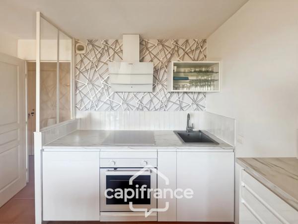 RARE SUR LE DOMAINE de PONT ROYAL, Appartement meublé de 63 m2 CLIMATISE, DERNIER ETAGE, VUE PANORAMIQUE 3 CHAMBRES, TERRASSE en ANGLE , place de parking