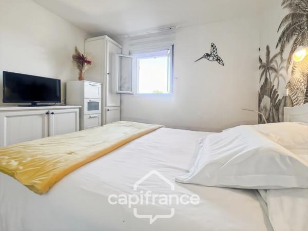 RARE SUR LE DOMAINE de PONT ROYAL, Appartement meublé de 63 m2 CLIMATISE, DERNIER ETAGE, VUE PANORAMIQUE 3 CHAMBRES, TERRASSE en ANGLE , place de parking