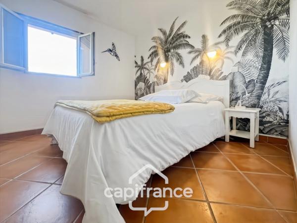 RARE SUR LE DOMAINE de PONT ROYAL, Appartement meublé de 63 m2 CLIMATISE, DERNIER ETAGE, VUE PANORAMIQUE 3 CHAMBRES, TERRASSE en ANGLE , place de parking