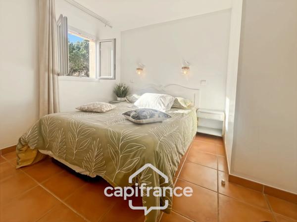 RARE SUR LE DOMAINE de PONT ROYAL, Appartement meublé de 63 m2 CLIMATISE, DERNIER ETAGE, VUE PANORAMIQUE 3 CHAMBRES, TERRASSE en ANGLE , place de parking