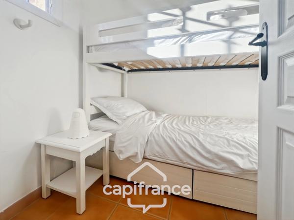 RARE SUR LE DOMAINE de PONT ROYAL, Appartement meublé de 63 m2 CLIMATISE, DERNIER ETAGE, VUE PANORAMIQUE 3 CHAMBRES, TERRASSE en ANGLE , place de parking