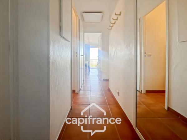 RARE SUR LE DOMAINE de PONT ROYAL, Appartement meublé de 63 m2 CLIMATISE, DERNIER ETAGE, VUE PANORAMIQUE 3 CHAMBRES, TERRASSE en ANGLE , place de parking