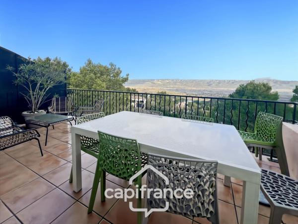 RARE SUR LE DOMAINE de PONT ROYAL, Appartement meublé de 63 m2 CLIMATISE, DERNIER ETAGE, VUE PANORAMIQUE 3 CHAMBRES, TERRASSE en ANGLE , place de parking