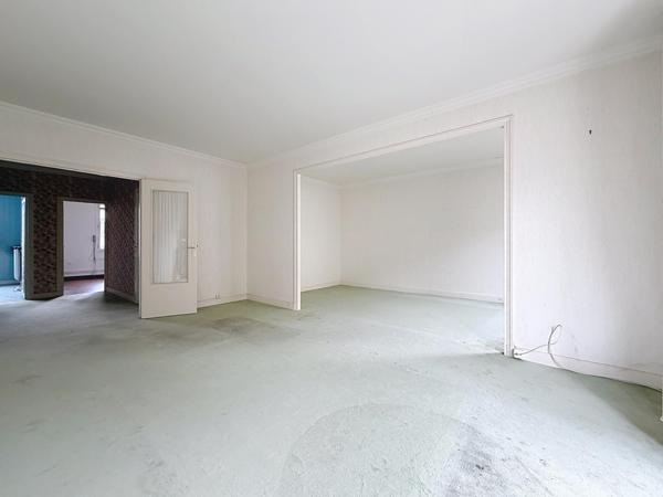 Appartement lumineux à transformer à votre image - deux balcons - parking