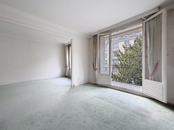 Appartement lumineux à transformer à votre image - deux balcons - parking