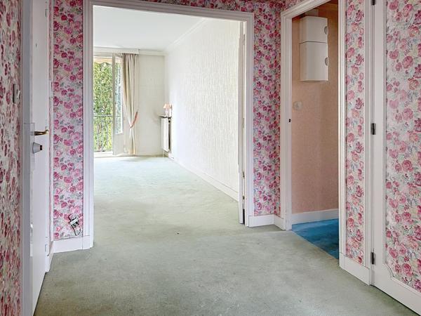 Appartement lumineux à transformer à votre image - deux balcons - parking