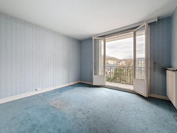 Appartement lumineux à transformer à votre image - deux balcons - parking