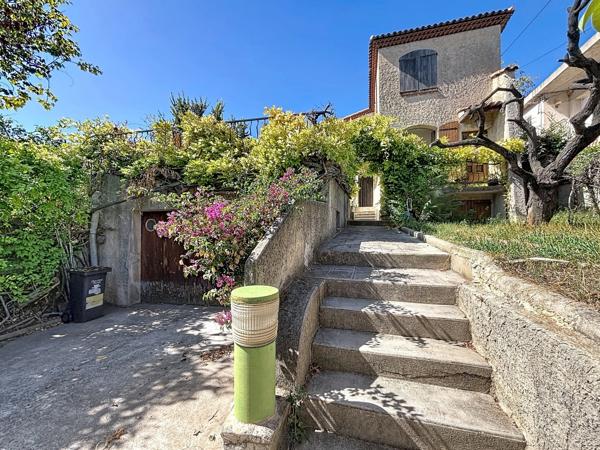 MARSEILLE 13e – MAISON ANCIENNE 5 PIÈCES À RÉNOVER – 4 CHAMBRES – TERRAIN 369 m² – GARAGE - CAVE- DPE D