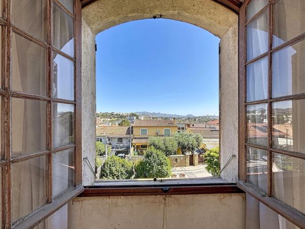 MARSEILLE 13e – MAISON ANCIENNE 5 PIÈCES À RÉNOVER – 4 CHAMBRES – TERRAIN 369 m² – GARAGE - CAVE- DPE D