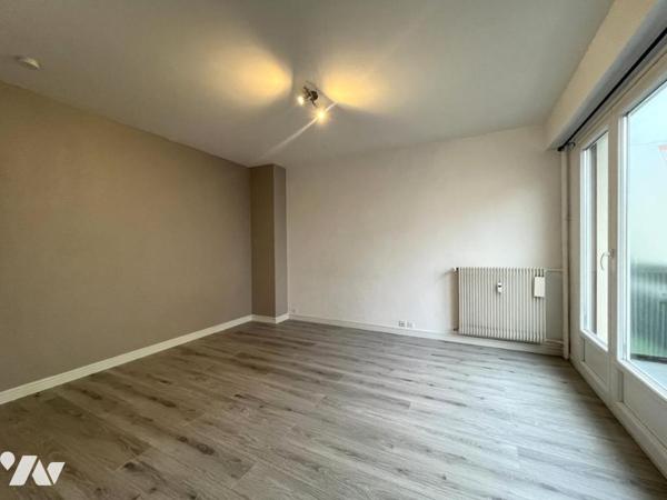 REIMS - Studio de 28m² avec place de parking et cave. 