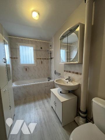 REIMS - Studio de 28m² avec place de parking et cave. 