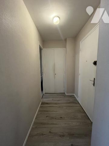 REIMS - Studio de 28m² avec place de parking et cave. 