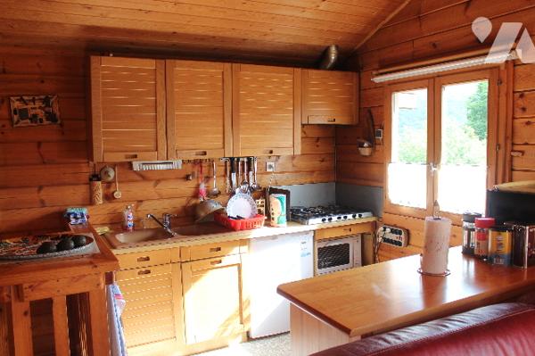 Chalet en bois d'env. 60m² sur sous-sol avec vue imprenable sur  725m² de terrain