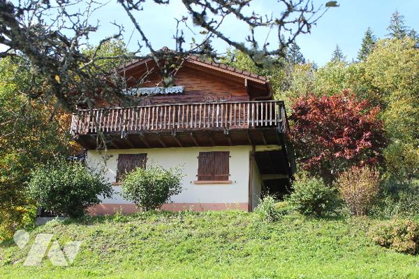 Chalet en bois d'env. 60m² sur sous-sol avec vue imprenable sur  725m² de terrain