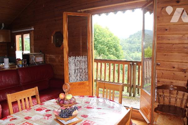 Chalet en bois d'env. 60m² sur sous-sol avec vue imprenable sur  725m² de terrain