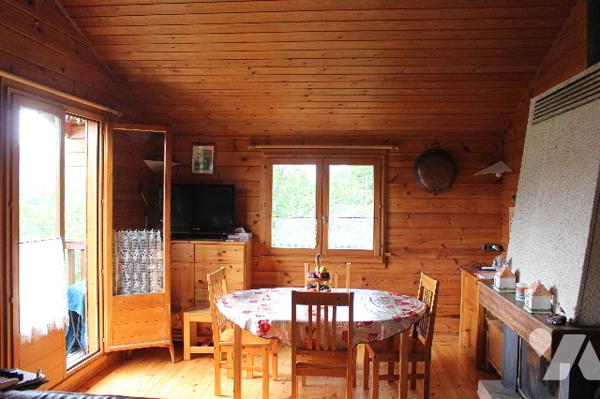 Chalet en bois d'env. 60m² sur sous-sol avec vue imprenable sur  725m² de terrain