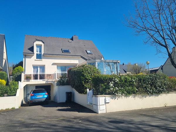 A vendre à BETTON, maison de 148m² habitable, 437m² de parcelle, 4 chambres et un bureau dont une suite parentale au rez-de-chaussée, sous-sol complet