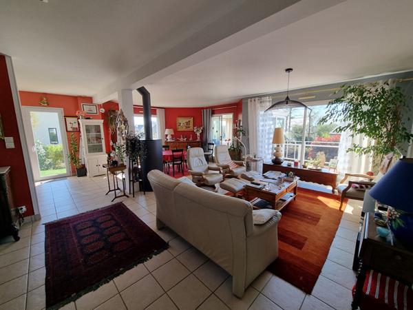 A vendre à BETTON, maison de 148m² habitable, 437m² de parcelle, 4 chambres et un bureau dont une suite parentale au rez-de-chaussée, sous-sol complet