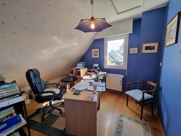 A vendre à BETTON, maison de 148m² habitable, 437m² de parcelle, 4 chambres et un bureau dont une suite parentale au rez-de-chaussée, sous-sol complet