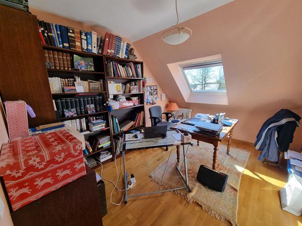 A vendre à BETTON, maison de 148m² habitable, 437m² de parcelle, 4 chambres et un bureau dont une suite parentale au rez-de-chaussée, sous-sol complet