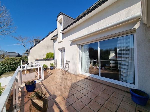 A vendre à BETTON, maison de 148m² habitable, 437m² de parcelle, 4 chambres et un bureau dont une suite parentale au rez-de-chaussée, sous-sol complet