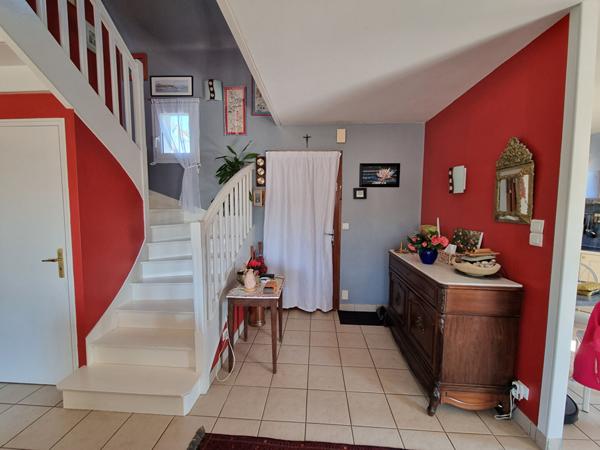 A vendre à BETTON, maison de 148m² habitable, 437m² de parcelle, 4 chambres et un bureau dont une suite parentale au rez-de-chaussée, sous-sol complet